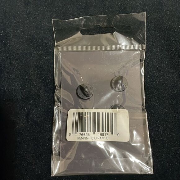 New sealed in package set of 2 lil Rick and Morty Cartoon Network comic con pins - Picture 3 of 4